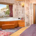 Ortahisar Castle View Cave House *