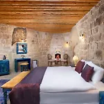 Ortahisar Castle View Cave House *