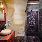 Ortahisar Castle View Cave House *